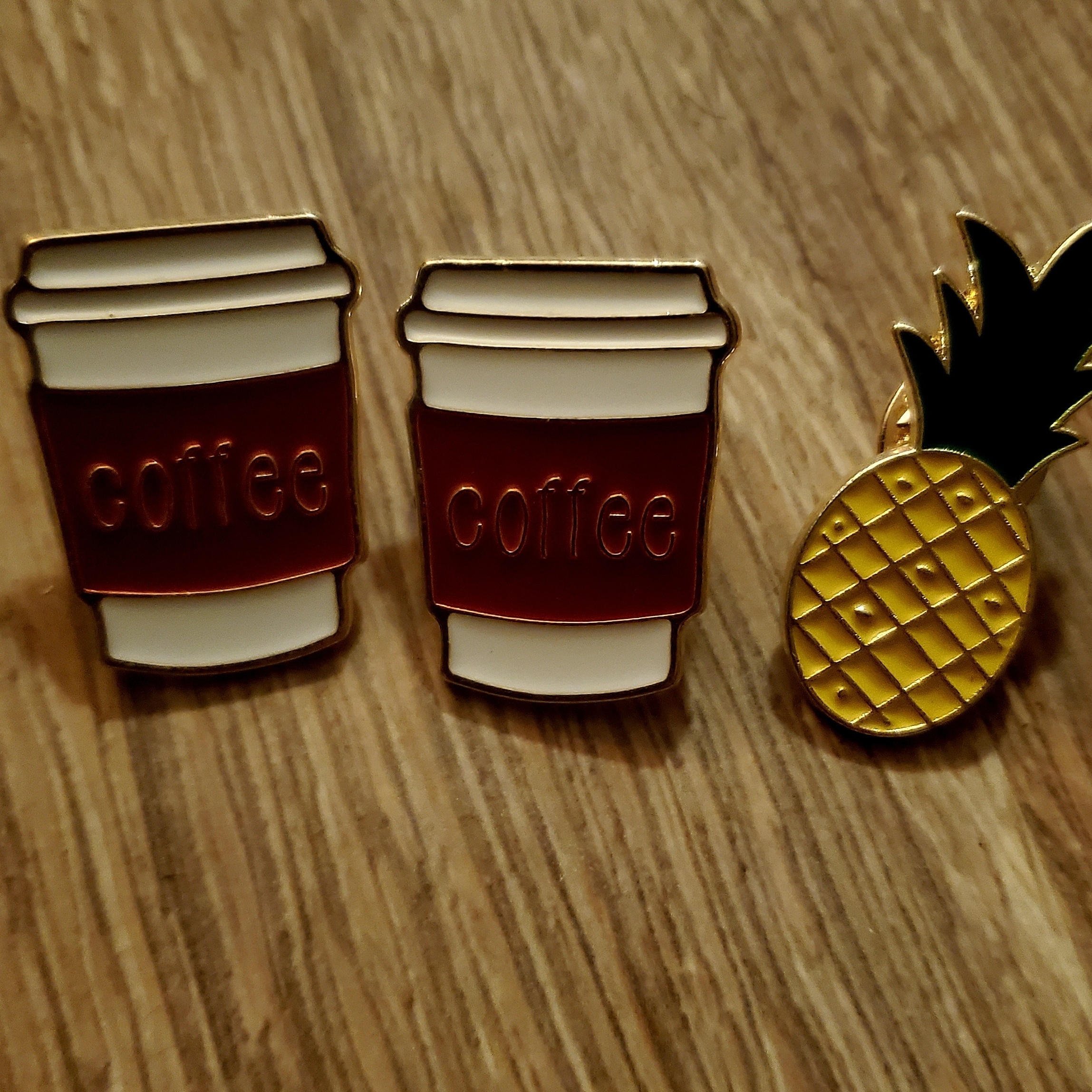 Coffee And Pineapple Brooch Set 7$
